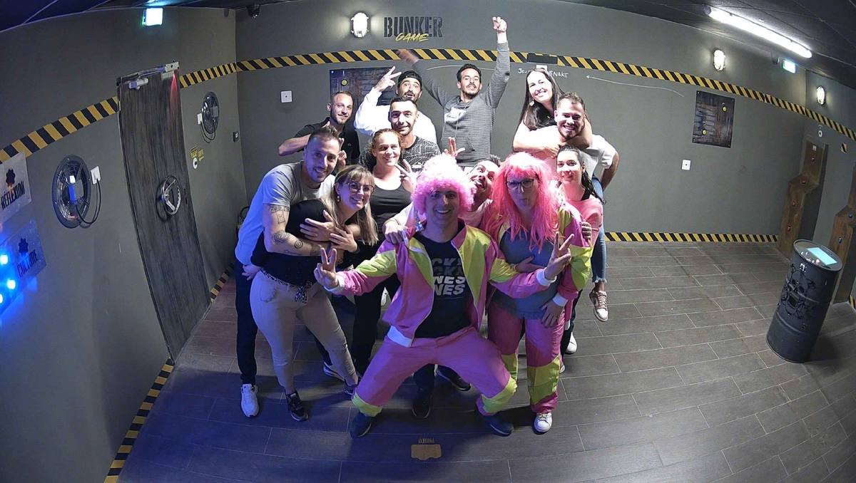 Groupe déguisé en escape game à Montpellier — Bunker Game
